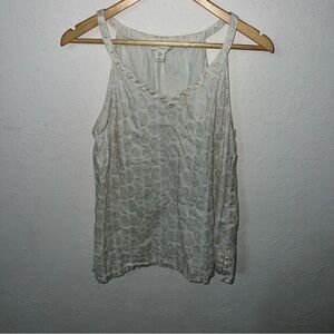 Saint Tropez West 100% Linen Sleeveless Gold Paisley print Top Size Medium.